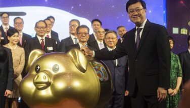 The Guest of Honour, The Hon John LEE Ka-chiu, the Chief Executive of the HKSAR autographs the “Golden Jubilee Fortune Pig”.
